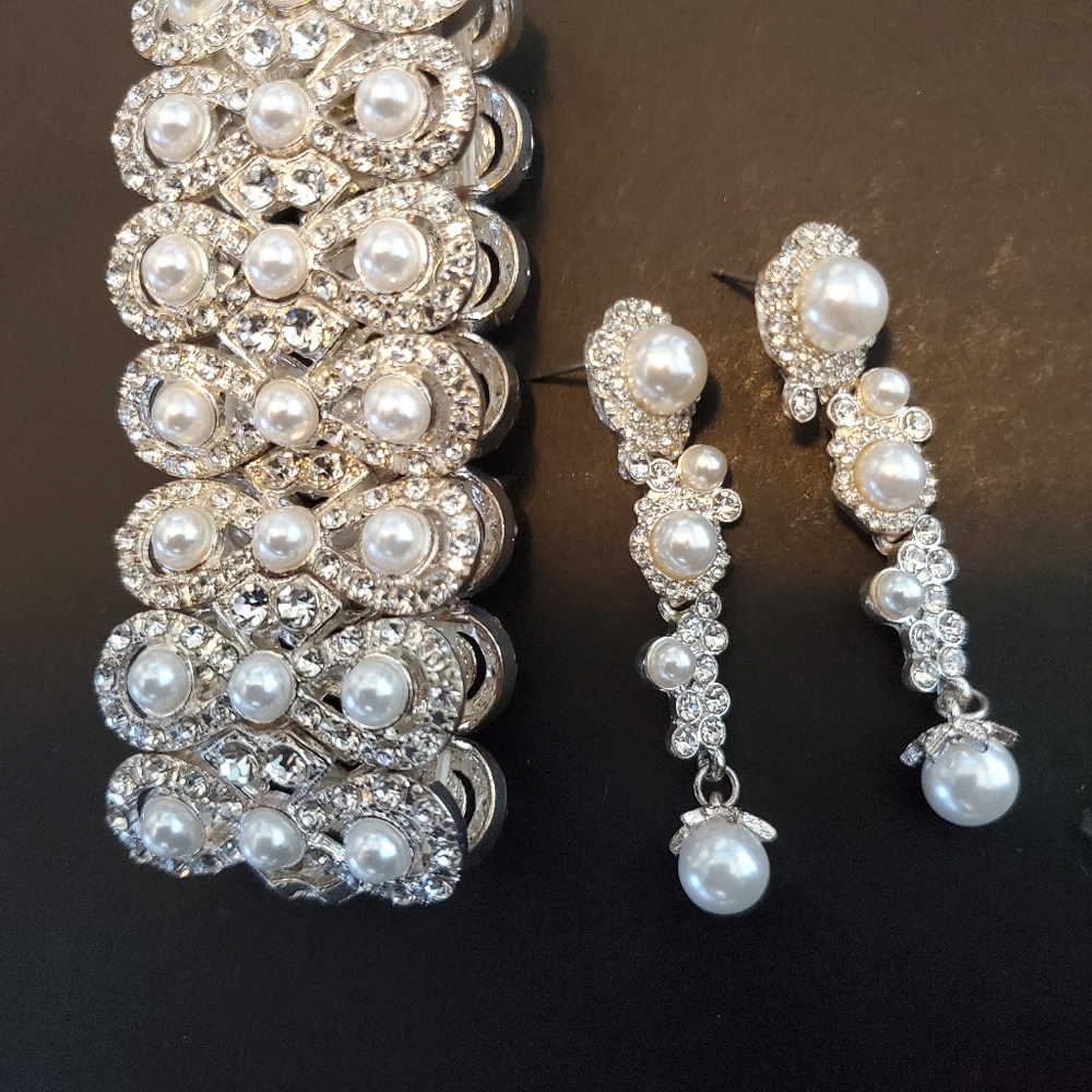 Pearl and rhinestone wedding jewelry